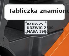 Powiększenie tabliczki znamionowej na wózku widłowym